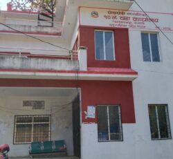 घोडाघोडी नगरपालिकामा तालाबन्दी, कार्मचारी भित्रै थुनिए ।