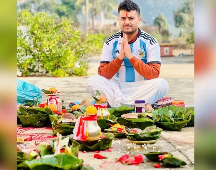 मेस्सीका नाममा ग्रह शान्ति पूजा गुर्दे एक युवक अर्जेन्टिनाको जितको कामना गर्दै।