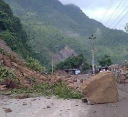 पहिरो खसेपछी नारायणगढ-मुग्लिन सडक पुनः अबरुद्द