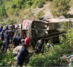 दोलखामा बस दुर्घटना हुँदा २१ जना घाइते