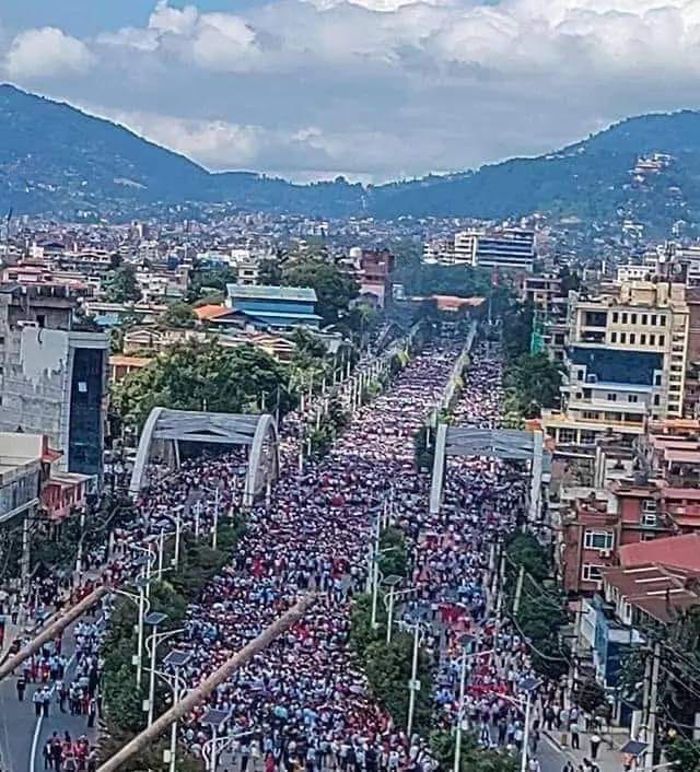 महानगरको चेतावनीपछि शिक्षक ले गरे सडकमै हाजिर