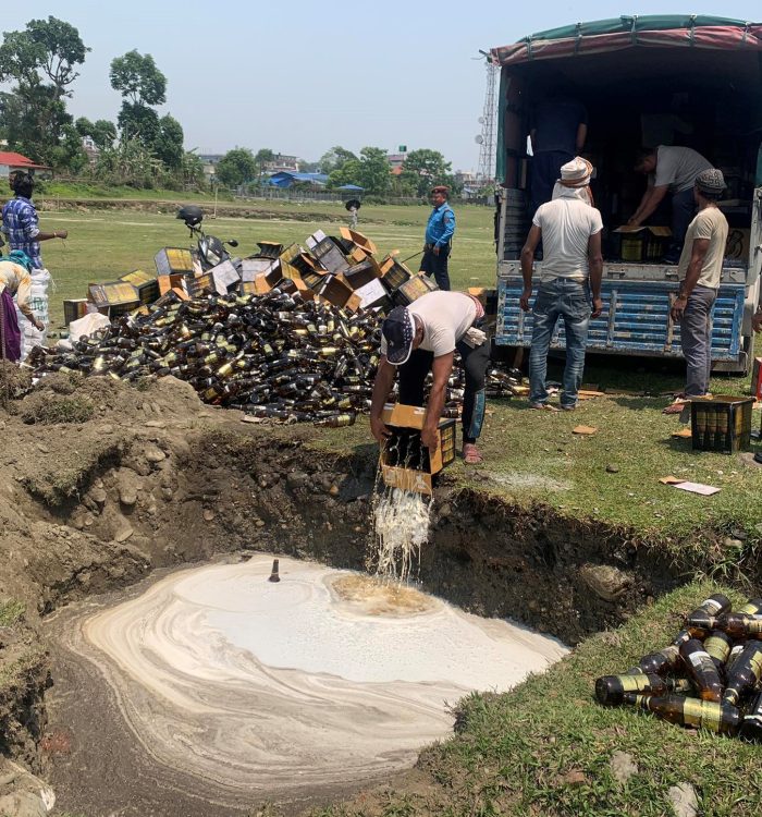 झण्डै एक करोड रुपैयाँको म्याद गुज्रिएको बियर विभागले चितवनको कम्पनीमै लगेर नष्ट गर्‍यो