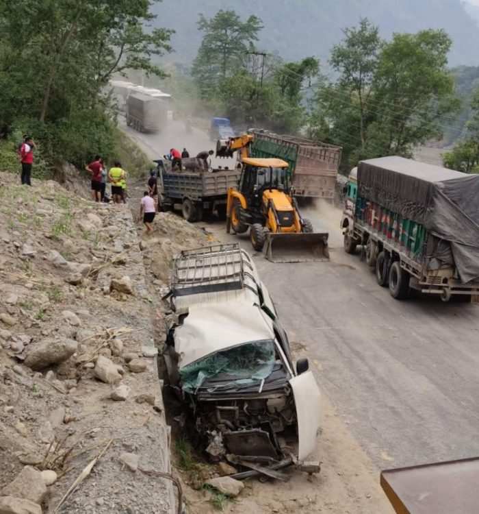 यी हुन् चितवनको कुरिनटार दुर्घटनाका १३ घाइते, कसको अवस्था कस्तो ? (विवरणसहित)