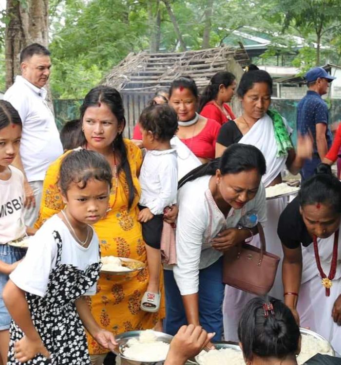 चितवन कांग्रेसले गर्‍यो सामुहिक भोजनको आयोजना