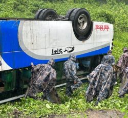 बारामा बस दुर्घटना हुँदा ७ जना घाइते