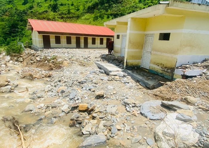 बाढीले विद्यालय भवनमा क्षति