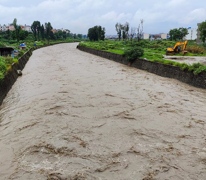 लगातारको बर्षाले देशका विभिन्न नदीमा सतर्कता तह पार, सतर्क रहन आग्रह