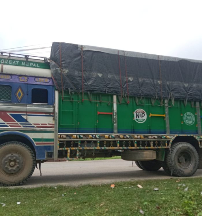 ७१ लाख बढीको सामान बोकेको ट्रक अमलेखगन्ज प्रहरीको नियन्त्रणमा