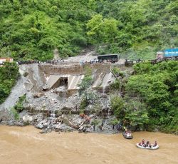 सिमलतालबाट त्रिशूली किनारमा ट्रक खस्यो