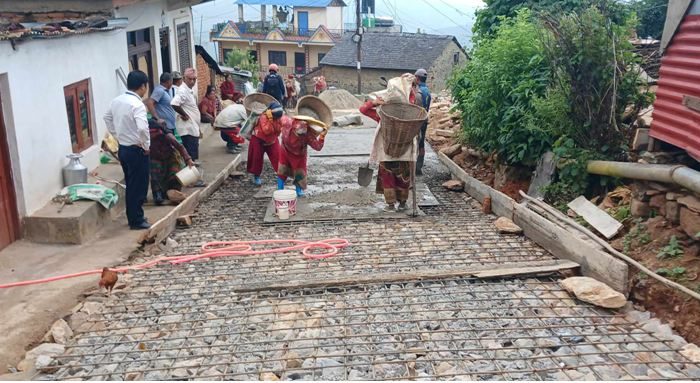 प्रधानमन्त्री रोजगार कार्यक्रमः सडक ढलानमा स्थानीयलाई अवसर